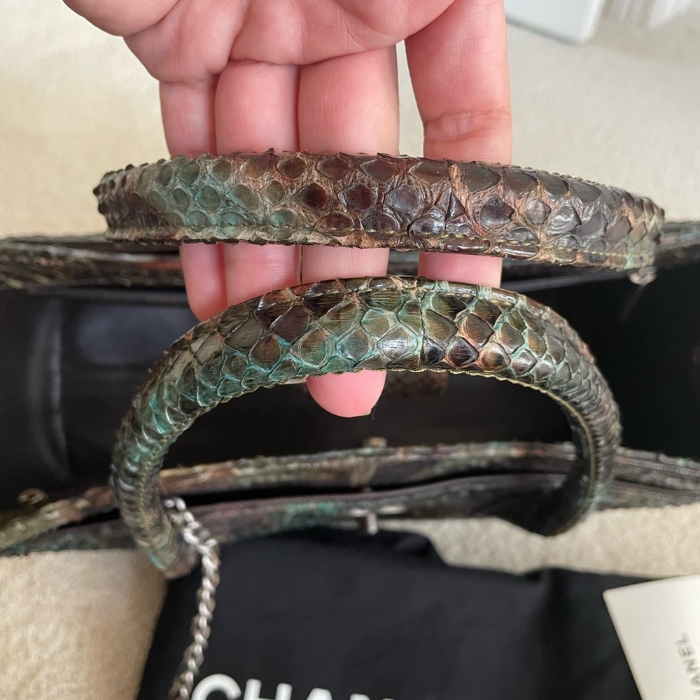 ❤️keeping❤️ CHANEL PYTHON TOTE NEW brown green python tassel beautiful ❤️ - Picture 9 of 16